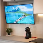 Electra Residence - Luxury Central Beach View Studio Apartment